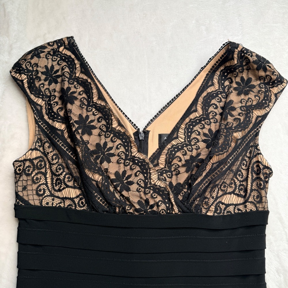 Adrianna Papell Petite Black Lace Bandage Cocktail Dress 8P Stretchy V-Neck, - Picture 4 of 9